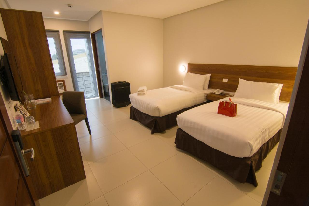 Mango Suites Cauayan Extérieur photo